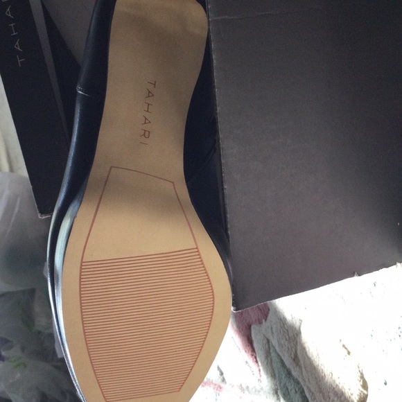 Tahari Serena Black Leather & Leopard Bootie NIB - Picture 6 of 8